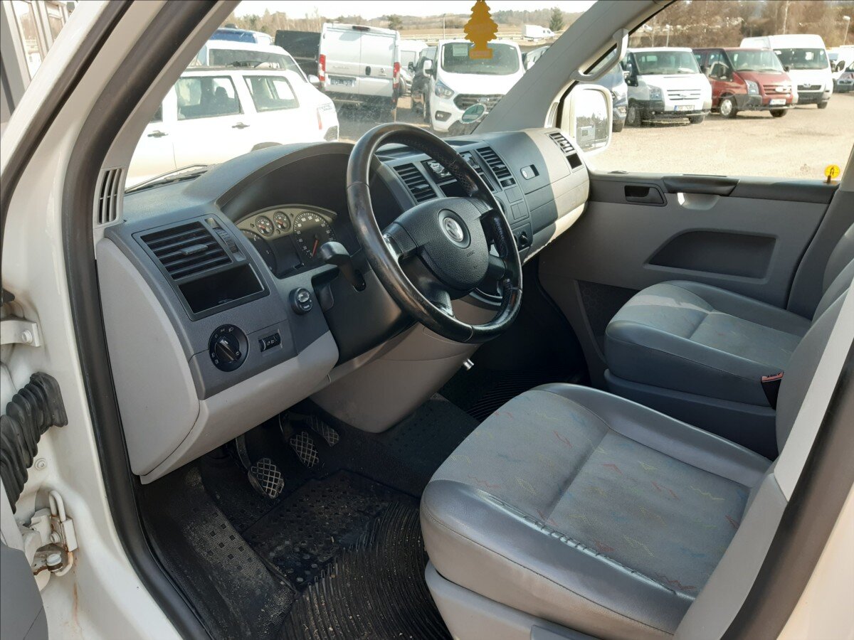 Volkswagen Transporter Skříň 2,5 l 128 kw