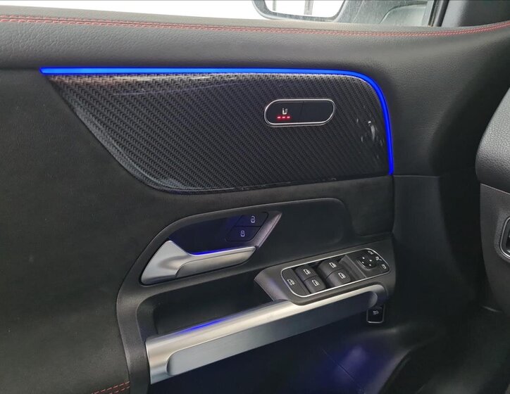 Mercedes-Benz GLB 12