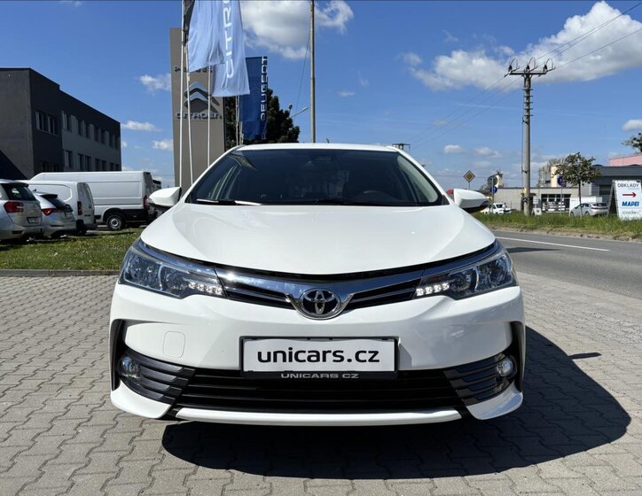 Toyota Corolla Sedan / Limuzína 1,6 l 97 kw