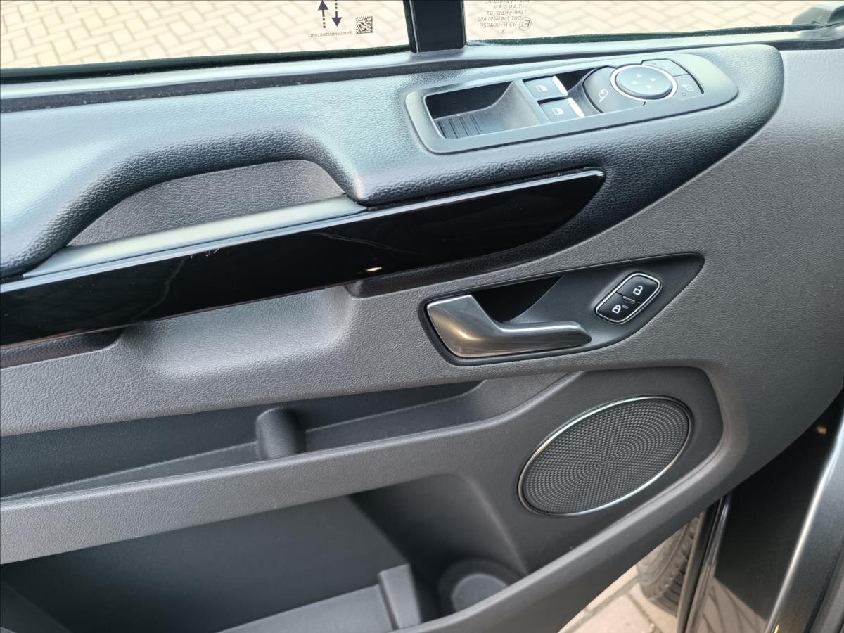 Ford Tourneo Custom MPV 2,0 l 125 kw
