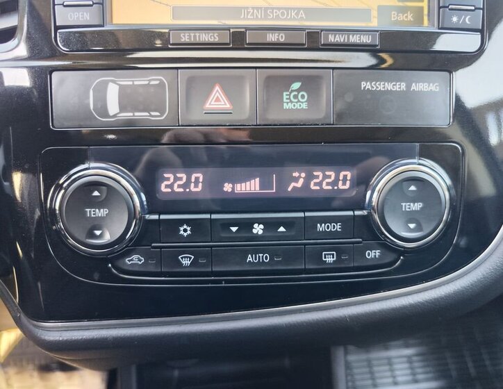 Mitsubishi Outlander SUV / Terénní 2,3 l 110 kw