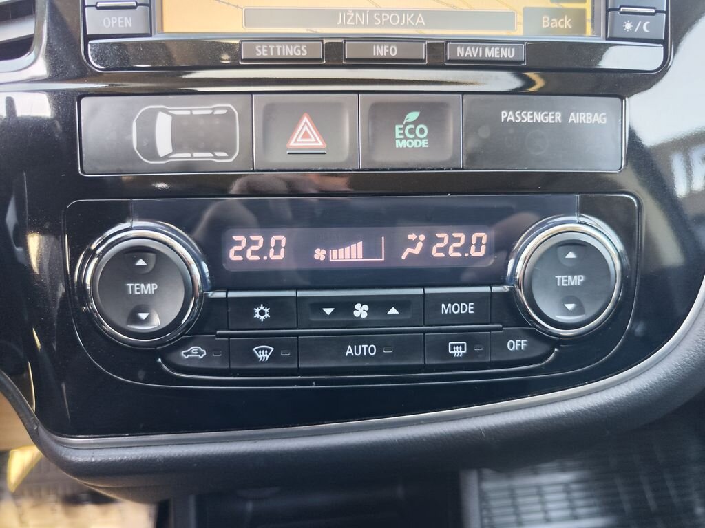 Mitsubishi Outlander SUV / Terénní 2,3 l 110 kw