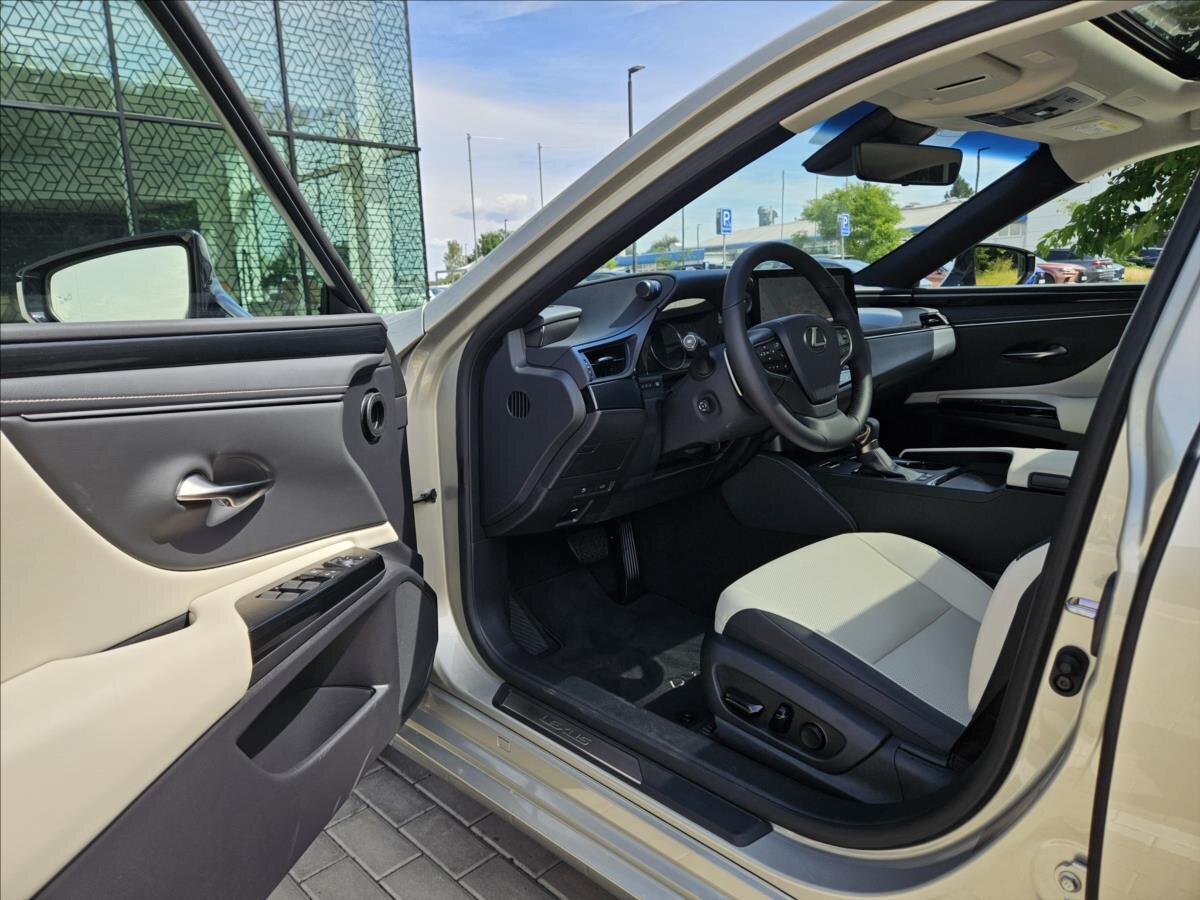 Lexus ES 300h Sedan / Limuzína 2,5 l 160 kw