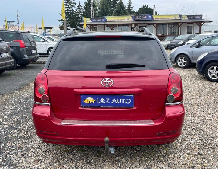 Toyota Avensis Kombi 2,0 l 93 kw