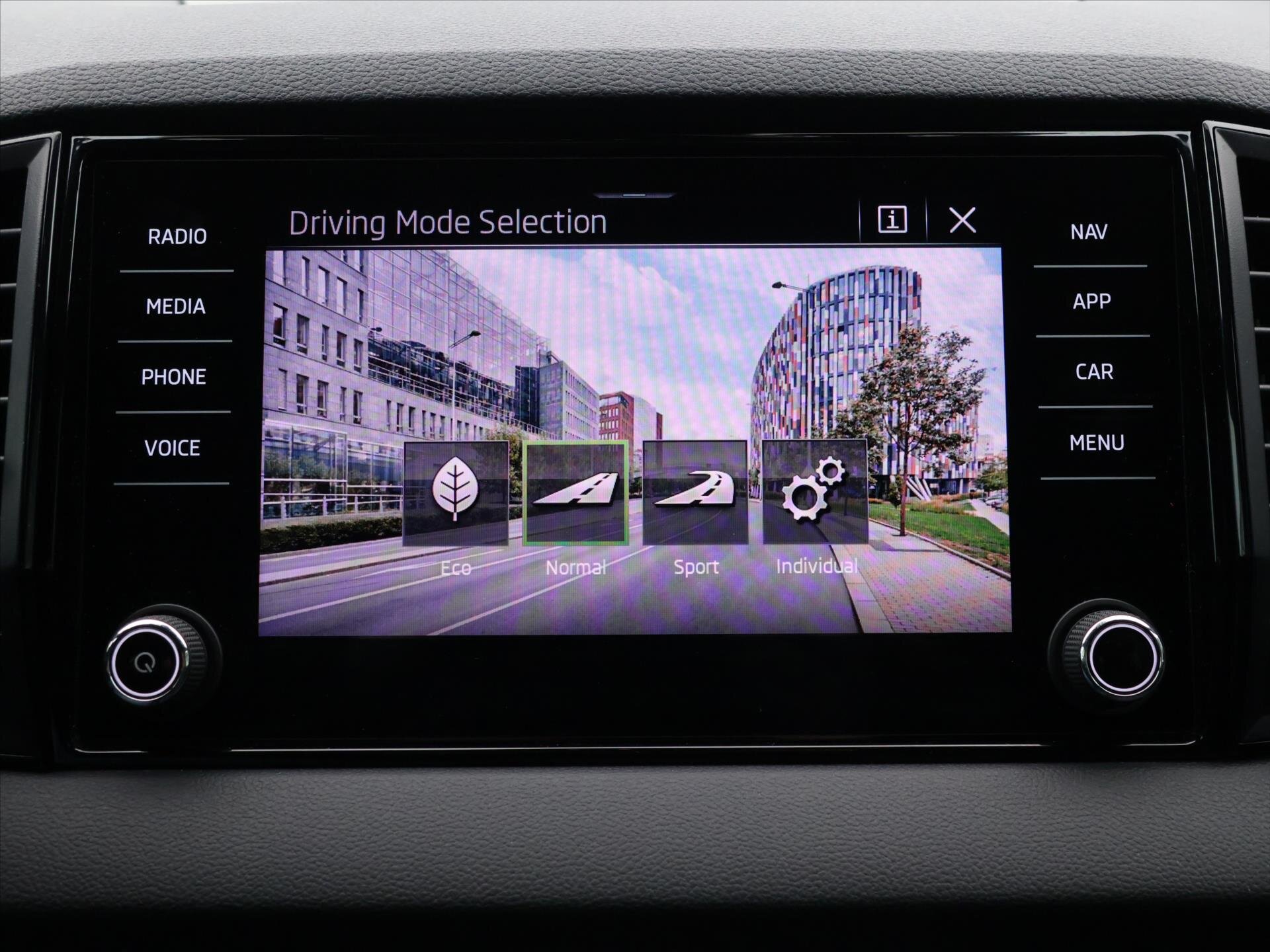 Škoda Karoq SUV 1,5 l 110 kw