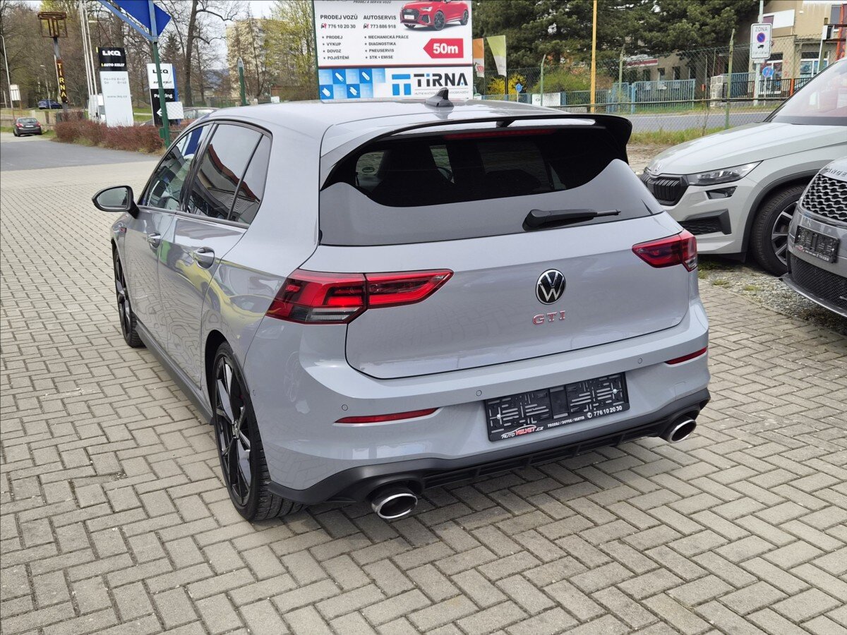 Volkswagen Golf Hatchback 2,0 l 221 kw