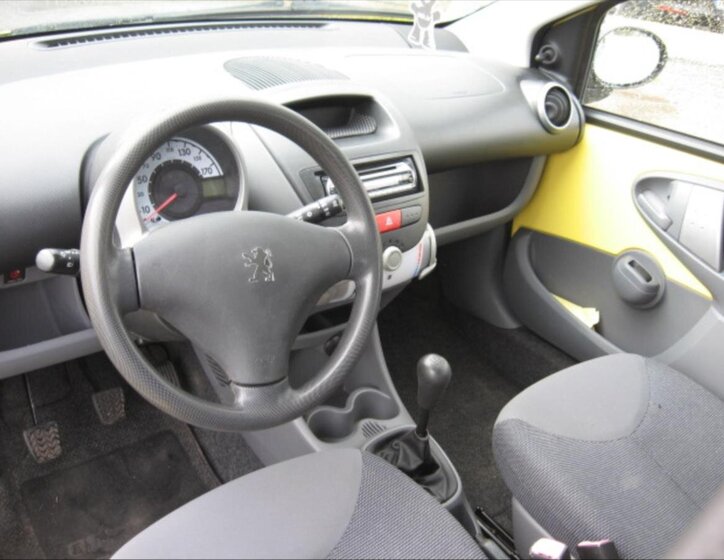 Peugeot 107 Hatchback 998,0 50 kw