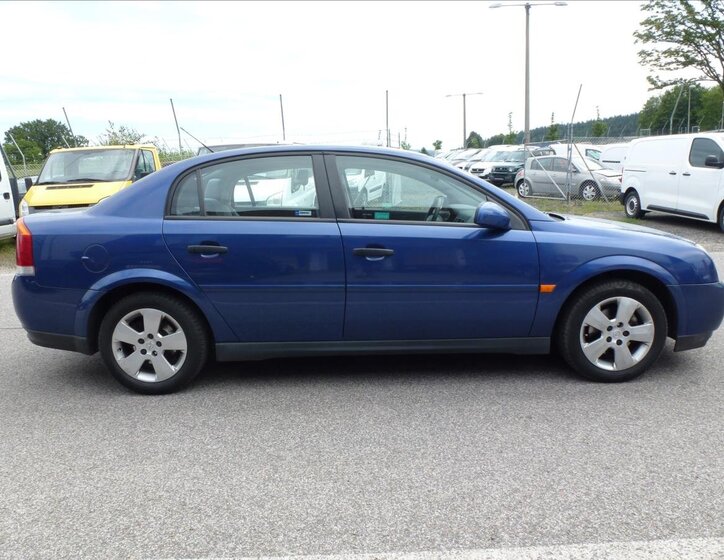 Opel Vectra Sedan / Limuzína 1,8 l 90 kw