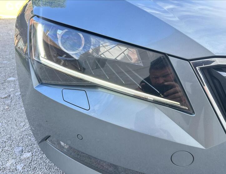 Škoda Superb 30