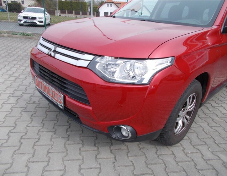 Mitsubishi Outlander SUV / Terénní 2,0 l 110 kw