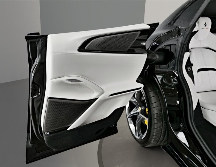 Ferrari Purosangue SUV / Terénní 6,5 l 529 kw