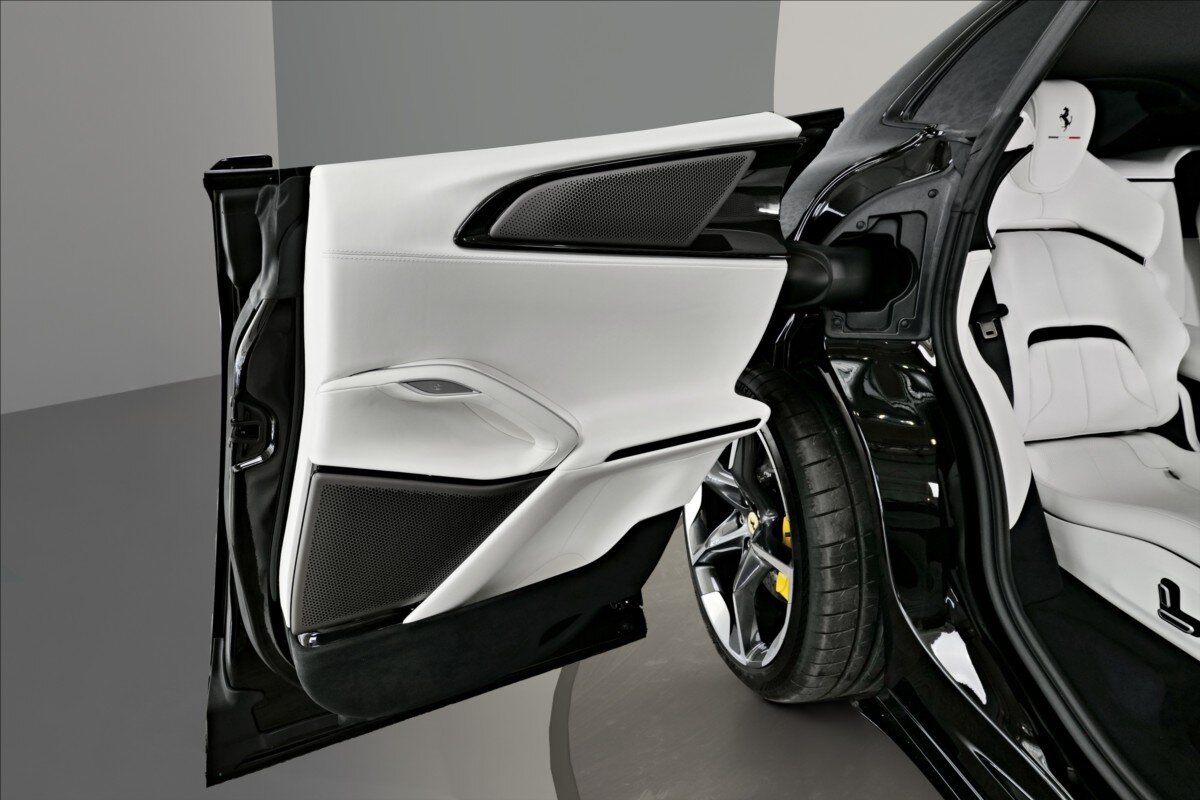 Ferrari Purosangue SUV / Terénní 6,5 l 529 kw