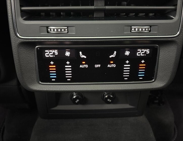 Audi Q8 SUV / Terénní 3,0 l 210 kw