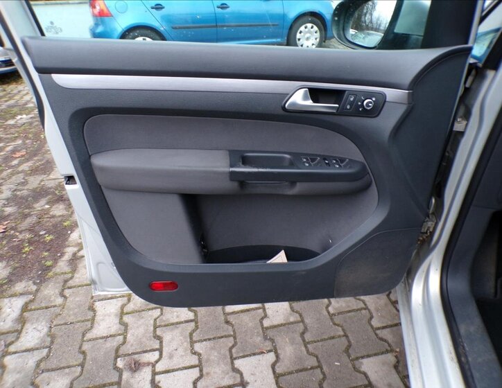 Volkswagen Touran Kombi 2,0 l 103 kw