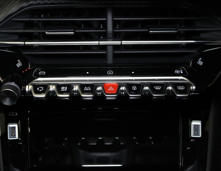 Peugeot 208 Hatchback 1,2 l 74 kw