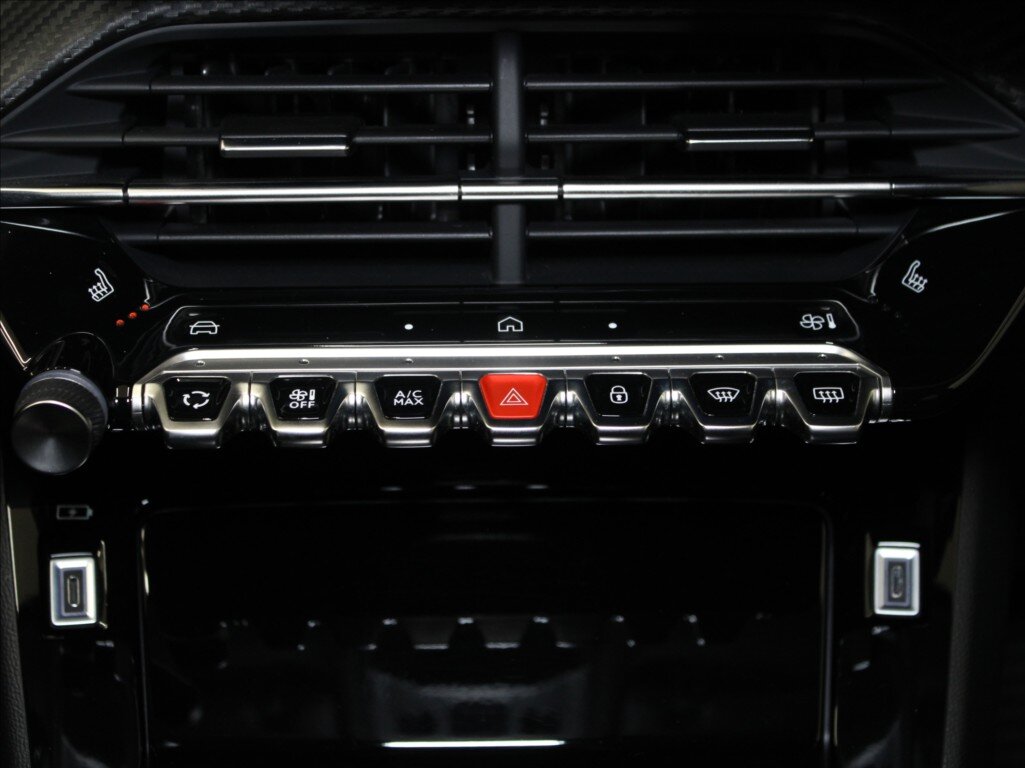 Peugeot 208 Hatchback 1,2 l 74 kw