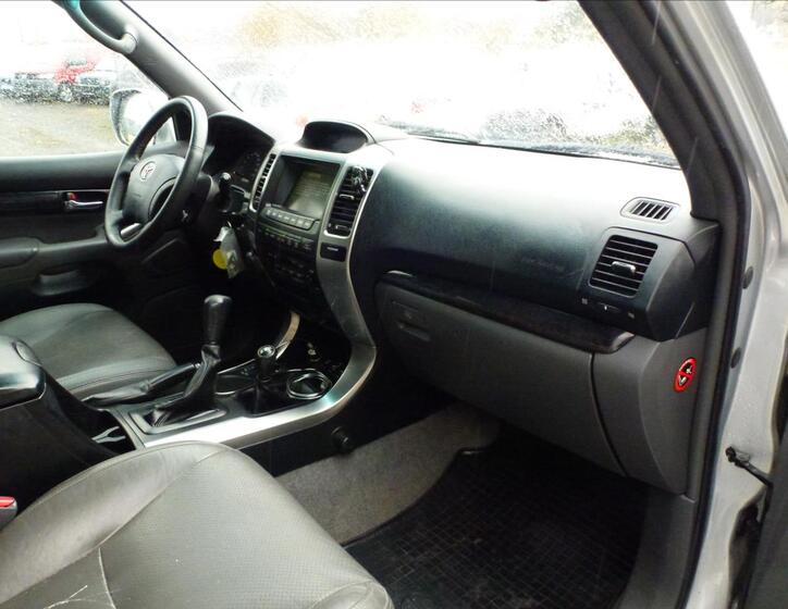 Toyota Land Cruiser 28