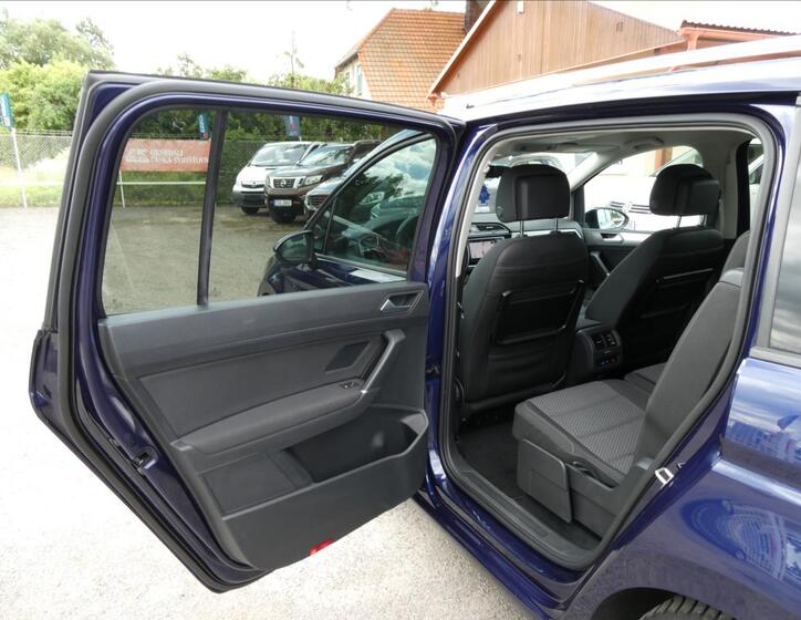 Volkswagen Touran 23