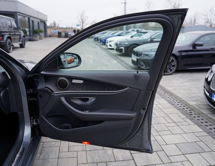 Mercedes-Benz Třídy E Sedan 2,0 l 143 kw