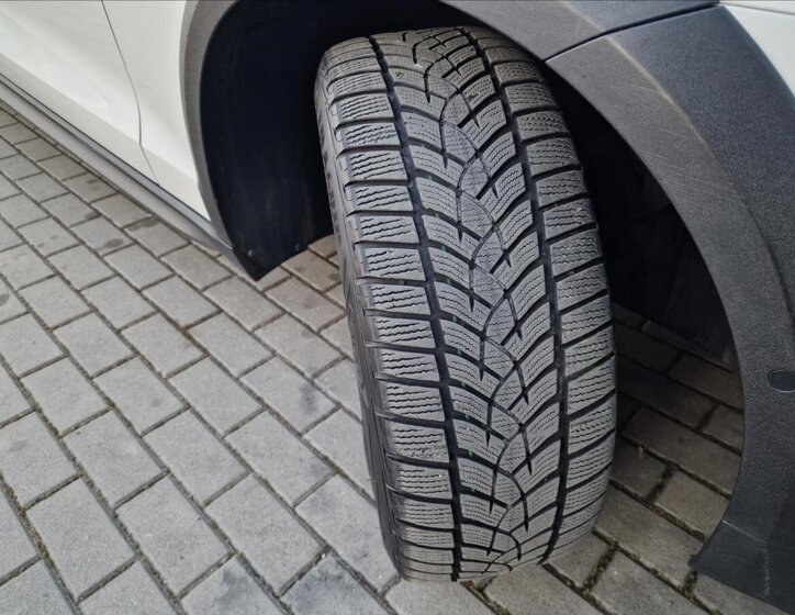 Volvo V60 Kombi 2,0 l 140 kw