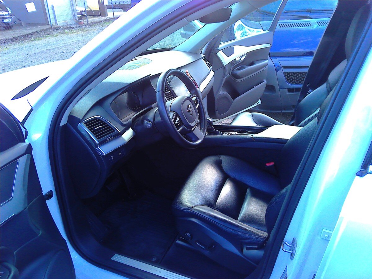 Volvo XC90 SUV / Terénní 2,0 l 173 kw