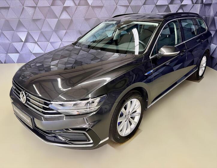 Volkswagen Passat 1