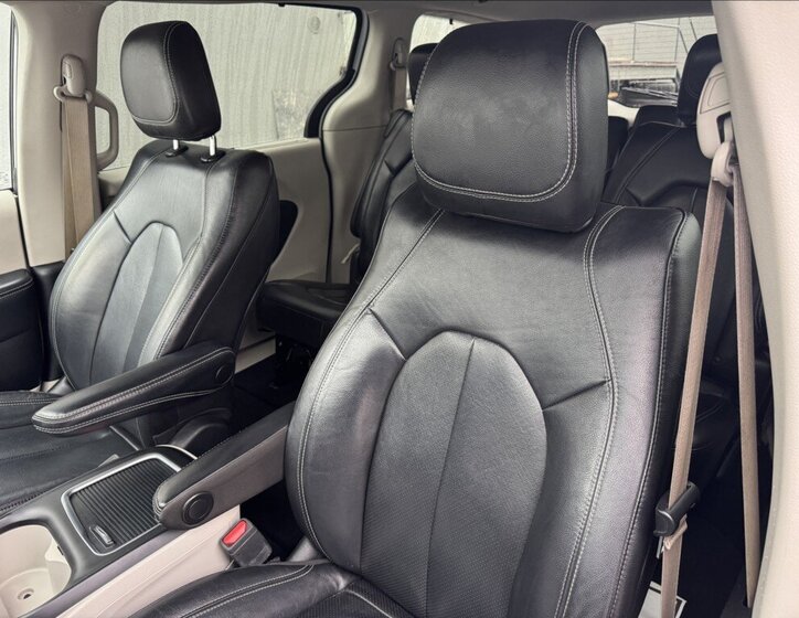 Chrysler Pacifica 26