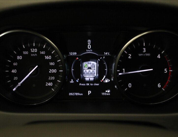 Land Rover Discovery Sport 24