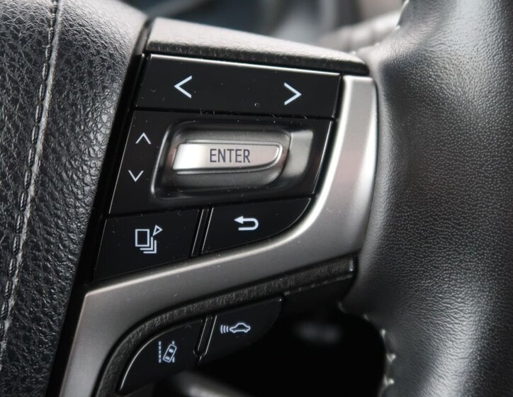 Toyota Land Cruiser 26