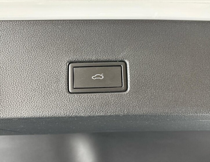 Volkswagen T-Roc SUV / Terénní 2,0 l 221 kw