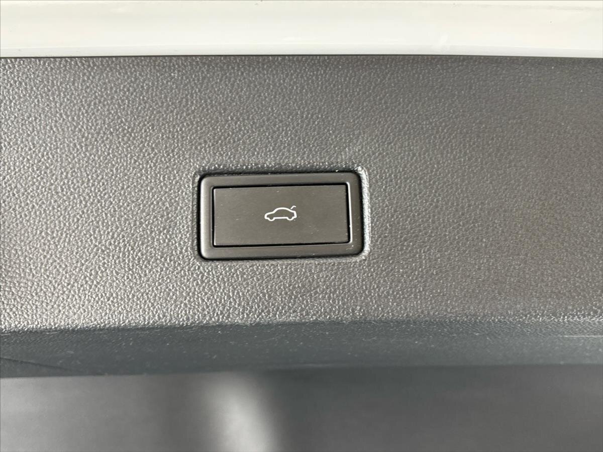 Volkswagen T-Roc SUV / Terénní 2,0 l 221 kw