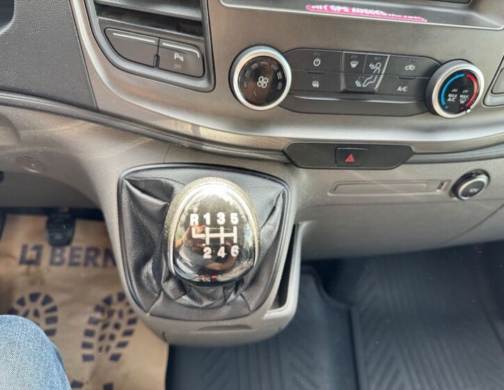 Ford Transit Custom 13