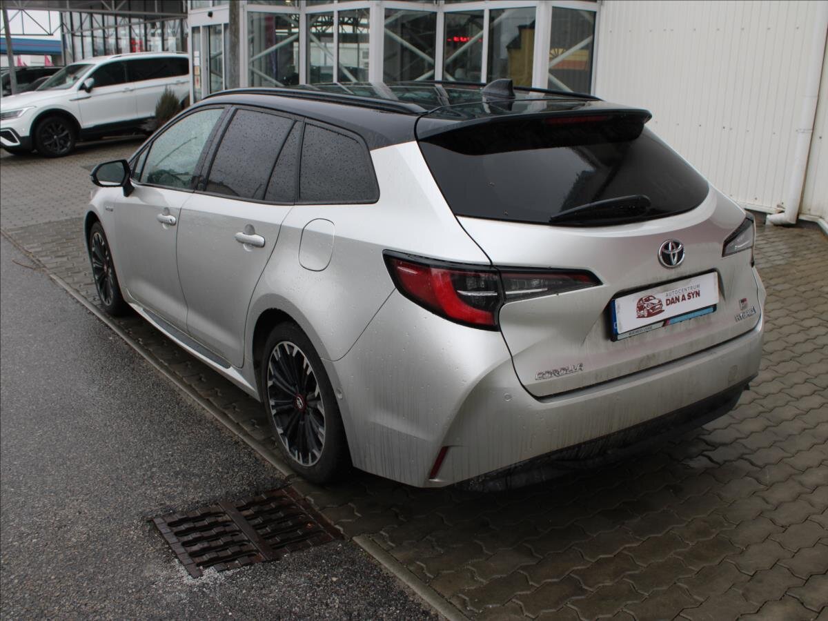 Toyota Corolla Kombi 2,0 l 112 kw