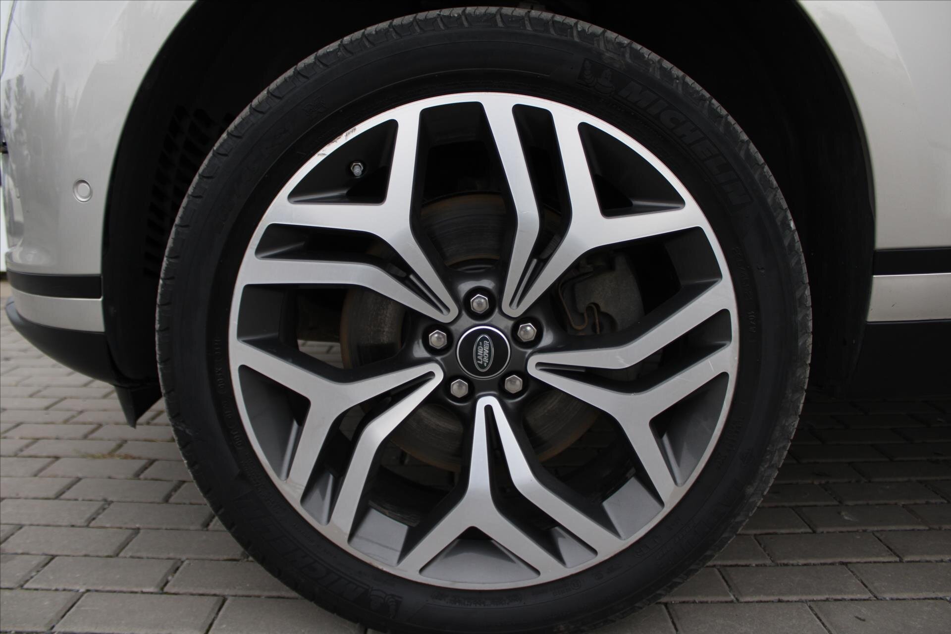 Land Rover Range Rover Velar SUV 3,0 l 221 kw