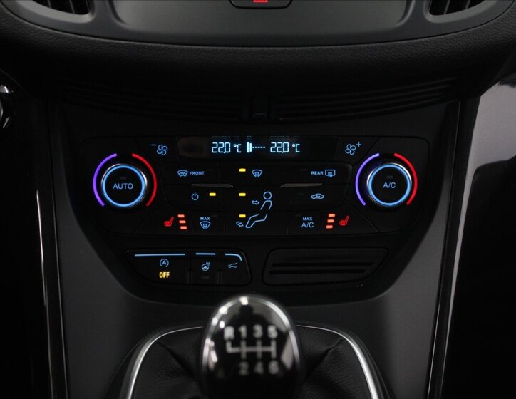 Ford Kuga SUV / Terénní 1,5 l 110 kw