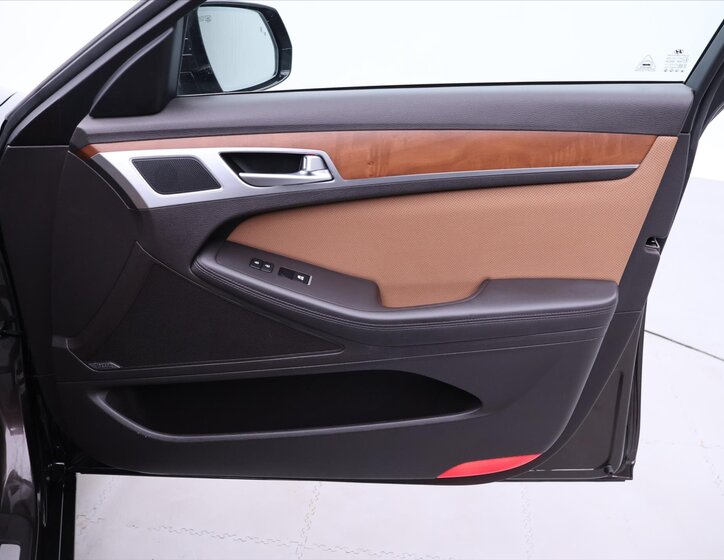 Hyundai Genesis Sedan / Limuzína 3,8 l 232 kw