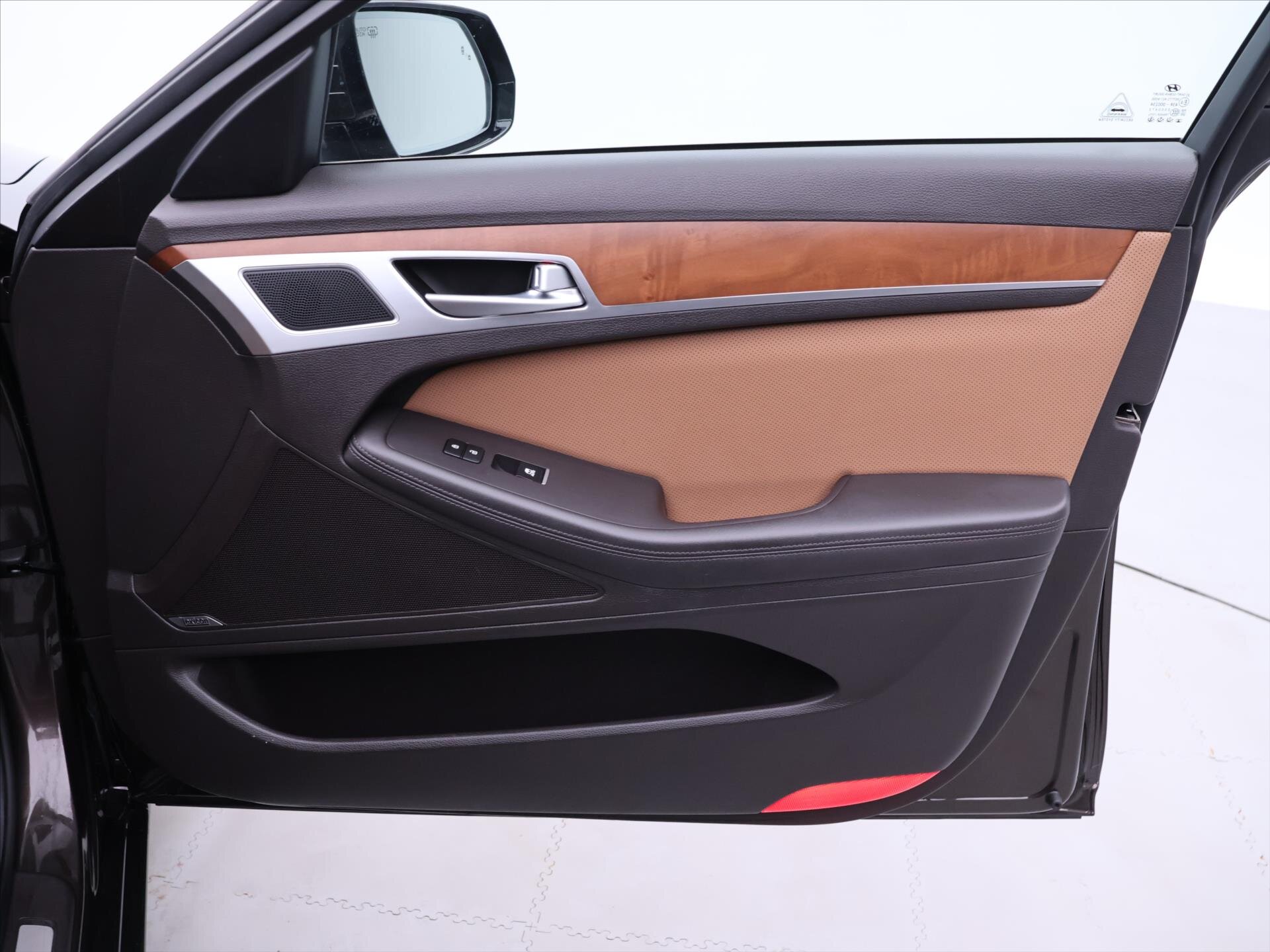 Hyundai Genesis Sedan / Limuzína 3,8 l 232 kw