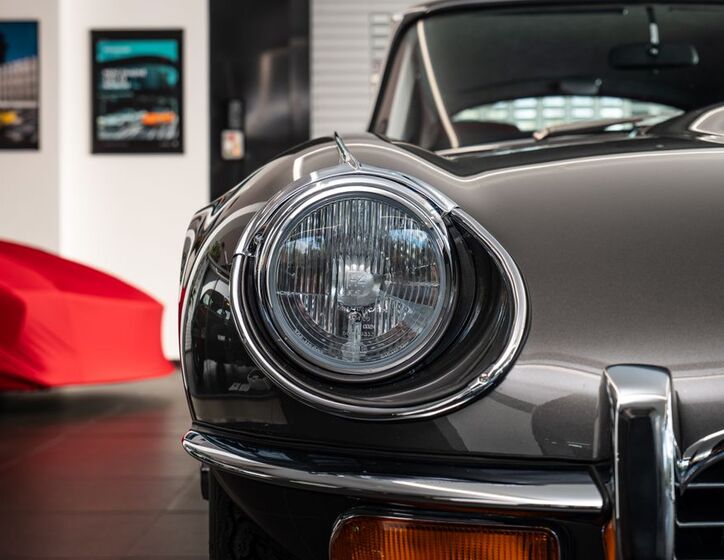 Jaguar E-Type 16