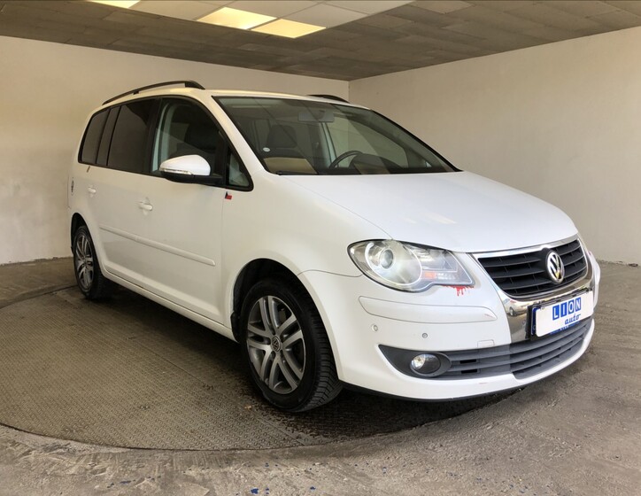 Volkswagen Touran 1