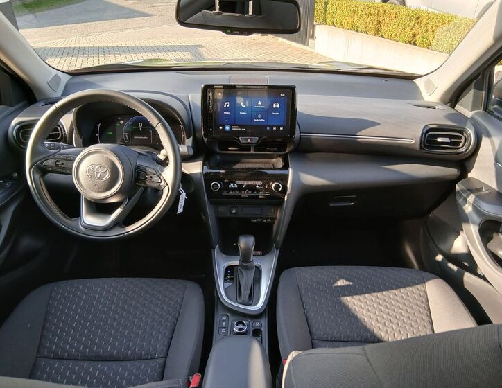 Toyota Yaris Cross 16