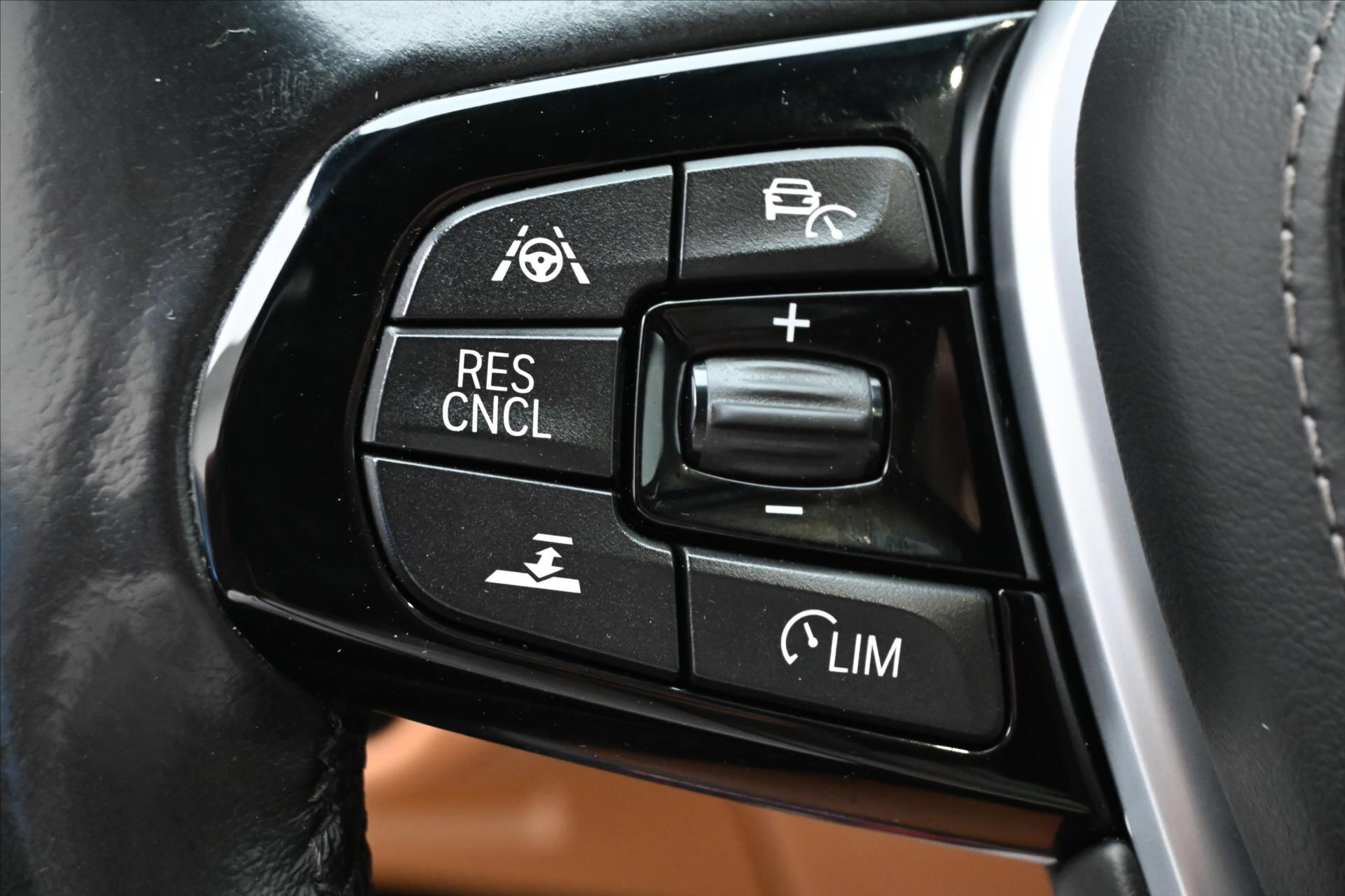 BMW Řada 5 Kombi 3,0 l 195 kw