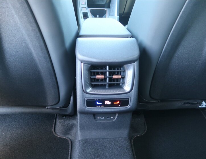 Cupra Terramar SUV / Terénní 2,0 l 195 kw