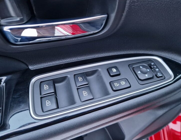 Mitsubishi Outlander SUV 2,4 l 165 kw