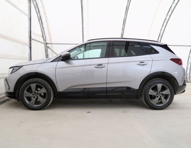 Opel Grandland SUV 1,2 l 96 kw