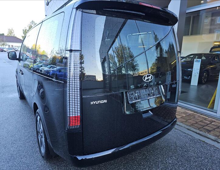 Hyundai Staria 4