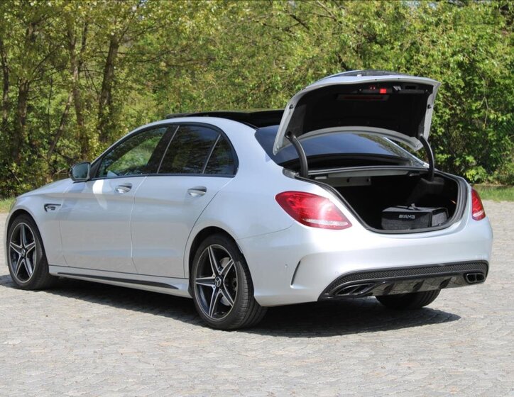 Mercedes-Benz Třídy C Sedan / Limuzína 3,0 l 270 kw