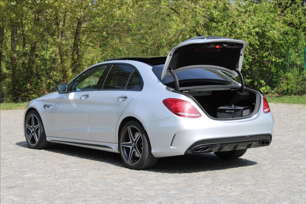 Mercedes-Benz Třídy C Sedan / Limuzína 3,0 l 270 kw