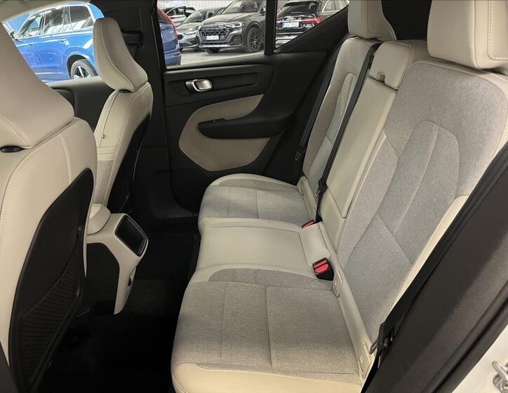 Volvo XC40 SUV / Terénní 1,5 l 120 kw