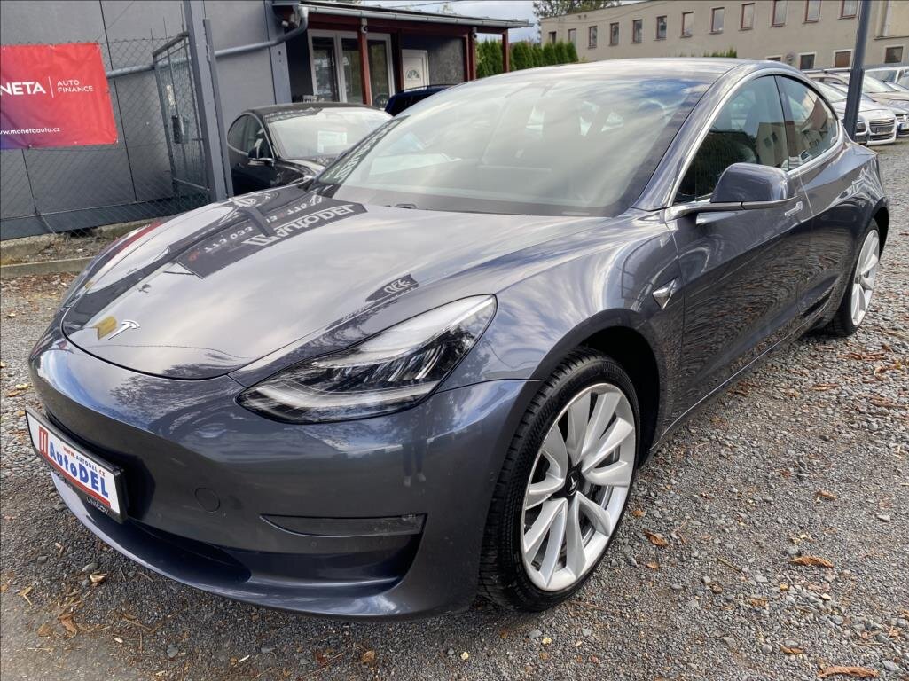 Tesla Model 3 Sedan / Limuzína 0,0 258 kw