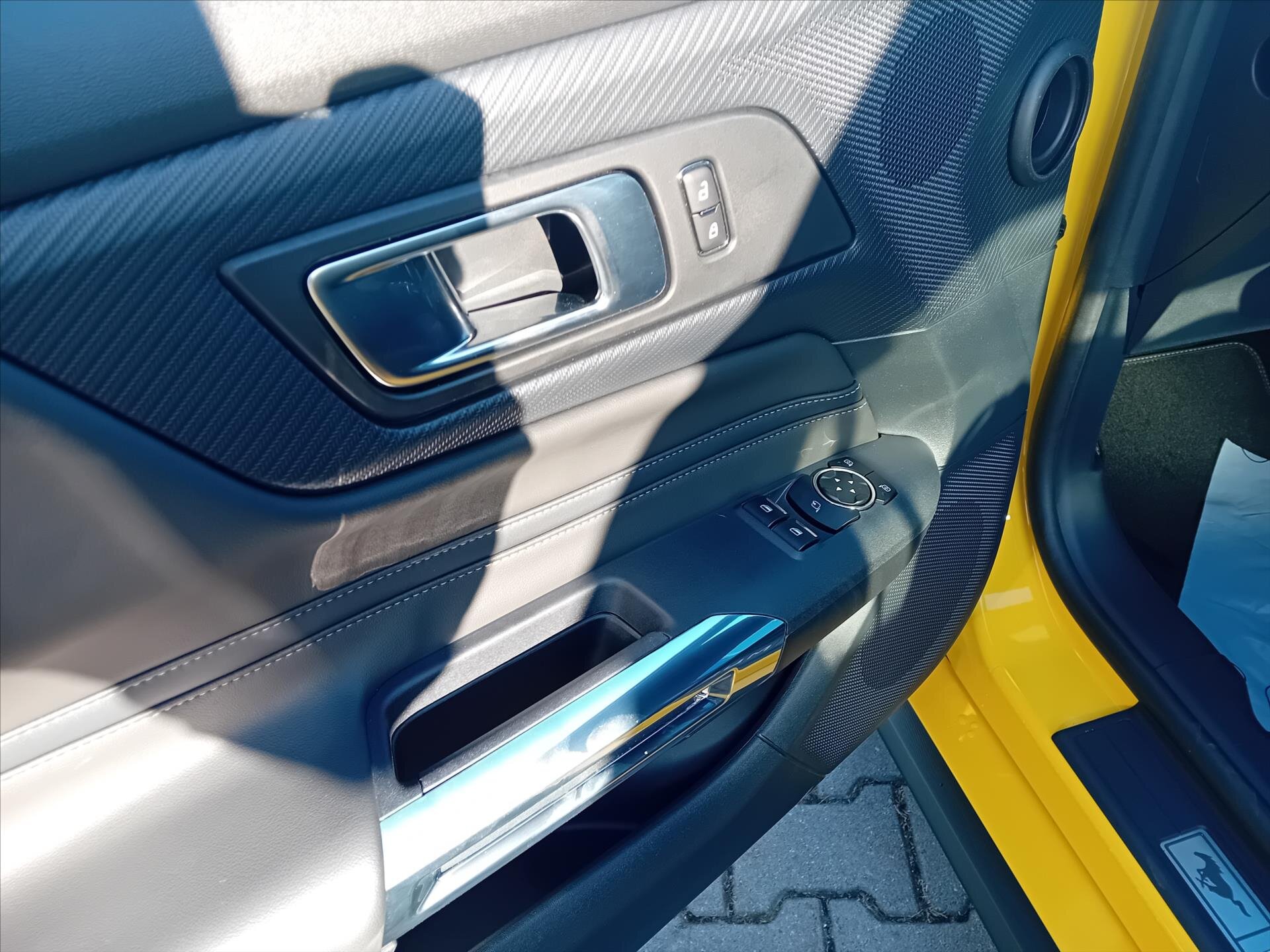 Ford Mustang Kupé 5,0 l 328 kw